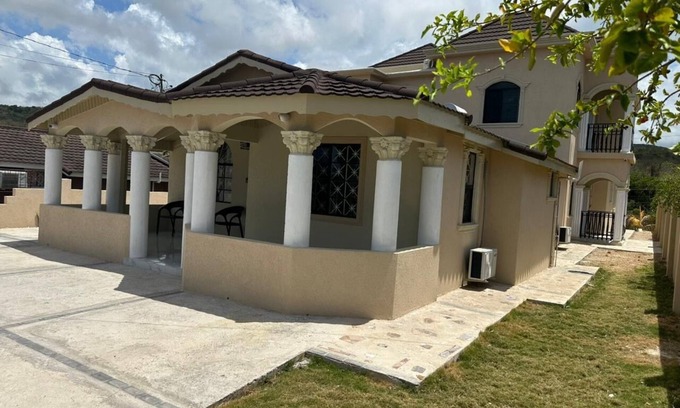 Silver Sands House | Sea breeze retreat