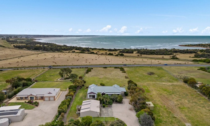Port Elliot House | Sea Breeze - Spacious home with lovely ocean views