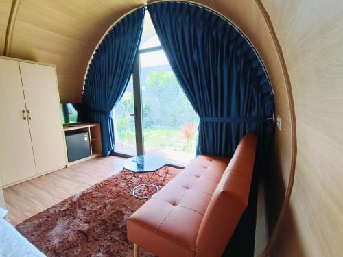 Suoi Nuoc Beach Ski Chalet | Sea Breezes-Gió Biển Bungalows