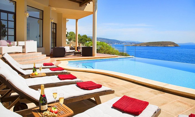 Calvia Villa | Sea Front, Beach 5 mins, Large Heated Jacuzzi , 2 WiFis, Games/Meeting Lounge