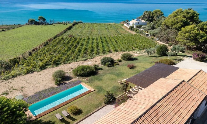 Marinella di Selinunte Villa | Sea front house between Menfi and Selinunte3 bedrooms and 3 bathrooms