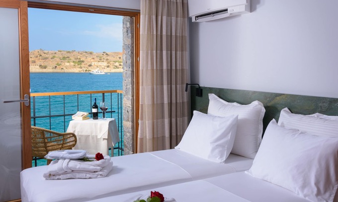 Plaka Villa | Sea Front Villa in Plaka