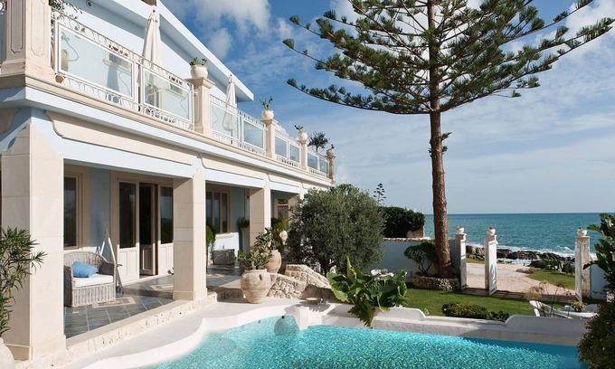 Fontane Bianche Villa | Sea-front villa with pool in Fontane Bianche, Siracusa, Sicily