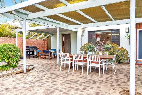 Brighton House | Sea J's Brighton - Local Charm and Beachside Flair