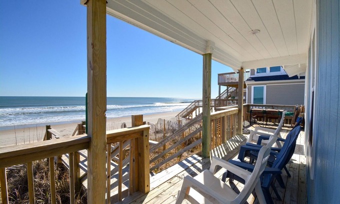 Surf City House | "Sea La Vie" - Oceanfront Dog Friendly Home in Surf City - Sleeps 7