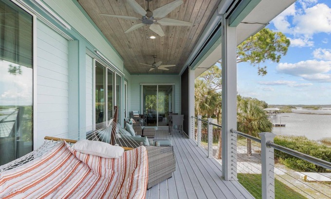 Cedar Key House | Sea La Vie on the Gulf with Amazing Sunrises