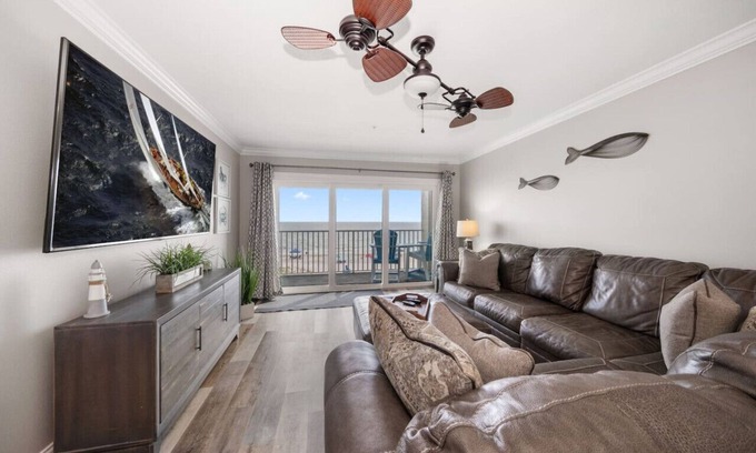 Redington Shores Apartment | Sea Oats Condo #302 Direct Gulf with Heated Pool