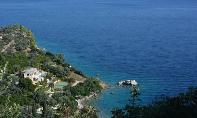 Dryopi Villa | Sea, pool, tennis, kayaks, sailing, relaxing, places of historic interest.