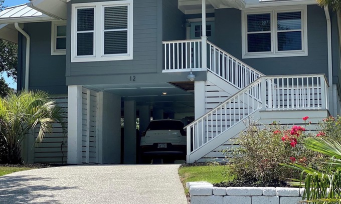 Isle of Palms House | Sea Salt Cottage - Beach front neighborhood, next to downtown restaurants