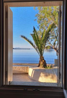 Gavrio Apartment | Sea Senses Andros - A Beachfront Retreat