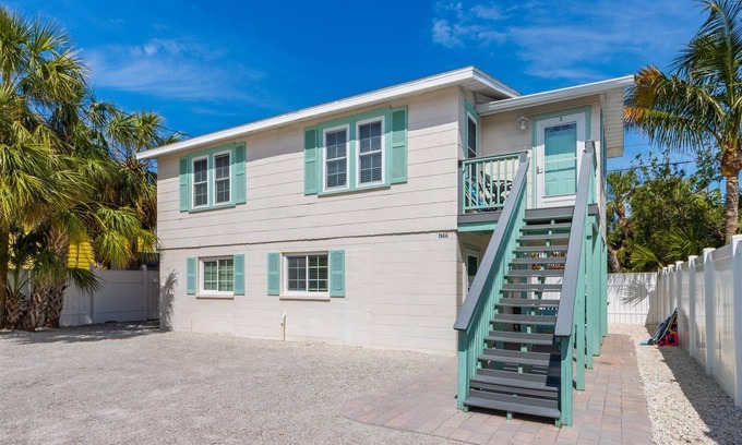 Anna Maria House | Sea Spray 3: *Steps to the beach *Close to shops, restaurants *Quiet street