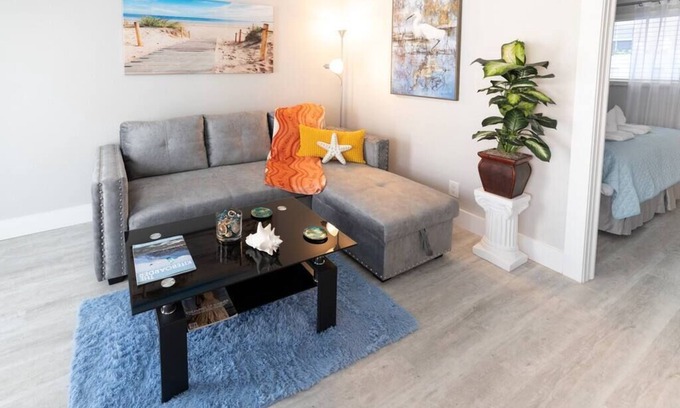 East Fort Lauderdale Apartment | Sea Star Suites By The Sea #7 Steps 2 Beach & Pubs