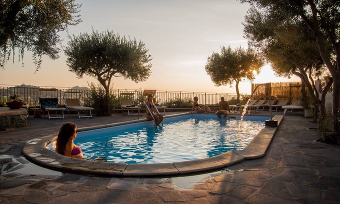 Succhivo Apartment | Sea view 4 beds with hot pool, whirlpool, turkish bath and parking