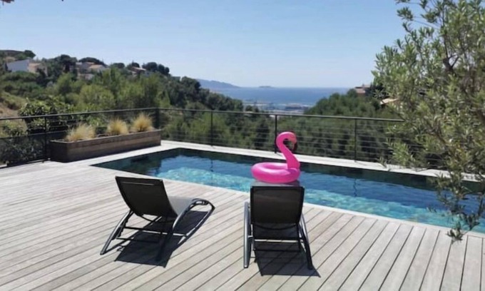 Verduron Villa | Sea view and quiet greenery