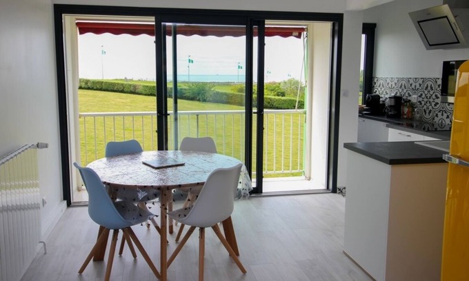 Quartier des Boucholeurs Apartment | Sea-view apartment just a stone's throw from the thalasso and seafront.