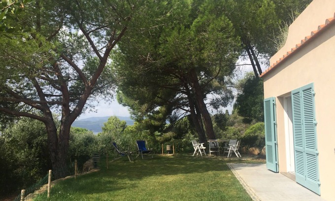 Capoliveri House | Sea-view cottage a stone's throw from the beach near Capoliveri