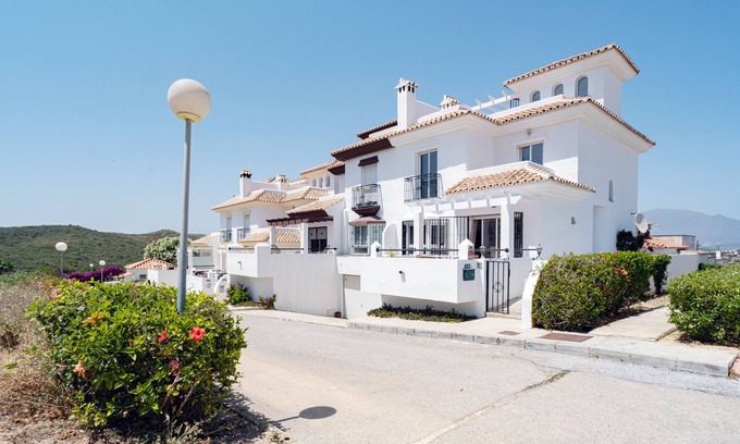 Puerto de la Duquesa Ski Chalet | Sea View Semi Detached Villa Manilva