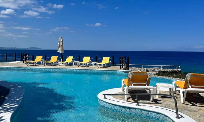 El Batey Apartment | Sea-views condo on the beach, near everything in Sosua