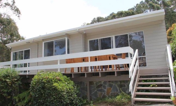 Lorne House | Sea views to Lorne pier and back entertaining garden with forest view