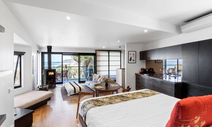 Separation Creek Apartment | Sea Zen - Couples studio with steam shower and spa