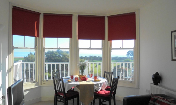 Eastbourne City Centre Apartment | Seabreeze, Seafront Location, location, location!
