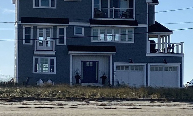 Seabrook House | Seabrook Beach, harbor and water views all around