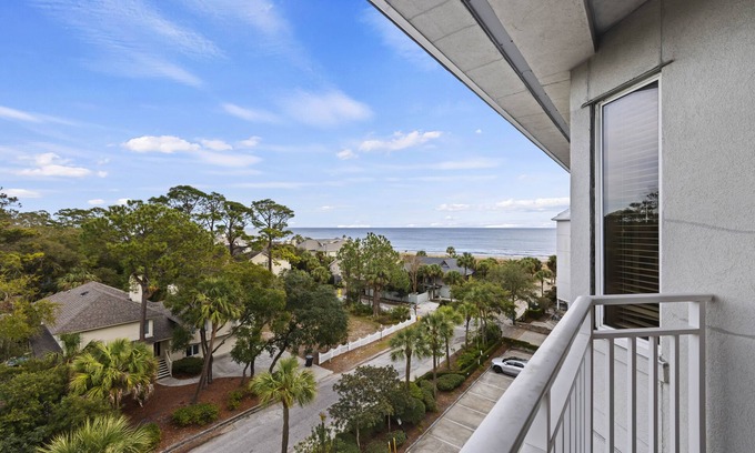 North Forest Beach Condo | SeaCrest ~N Forest Beach Coligny OCEANVIEW~HUGE 1 bedroom sleeps 6, POOL!