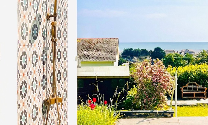 Pendine Cottage | Seafacing Welsh cottage near the beach with stunning views accommodating 8.