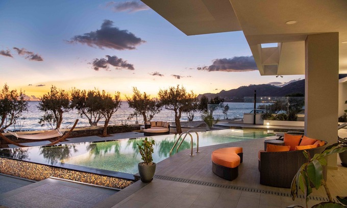 Koutsouras House | Seafront 5 bedroom with private infinity pool and whirlpool