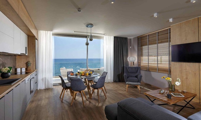 Hersonissos Centre Apartment | Seafront Apt, beachfront, quiet & central with infinity pool