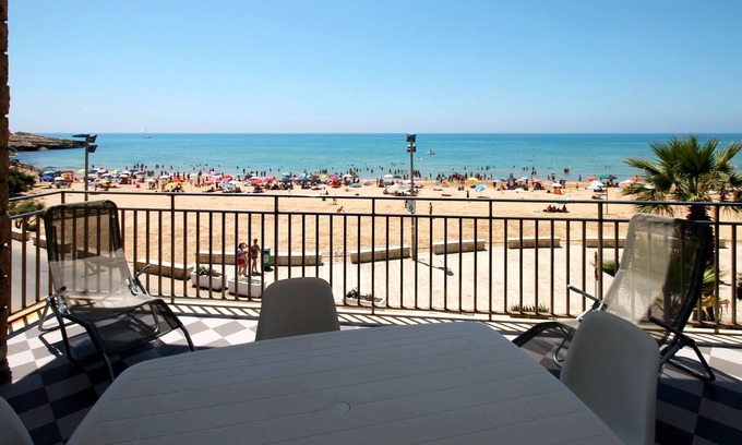 Cava dʼAliga Apartment | Seafront apartment Mars