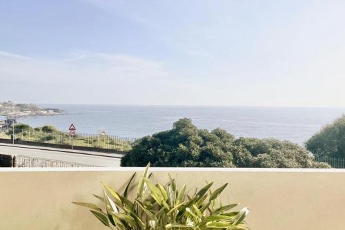Cannizzaro Apartment | Seafront balcony Aci Castello, Private parking