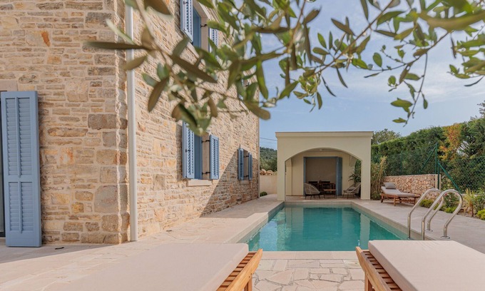 Dobropoljana Villa | Seafront Villa Adriatica with pool