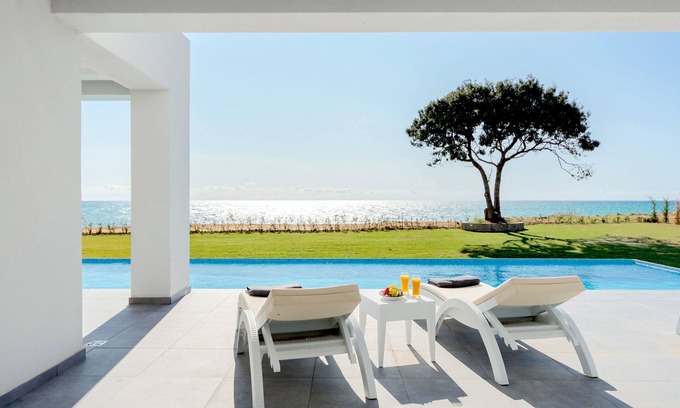 Chalikounas Villa | Seafront Villa Nafsika w/Private Heated infinity Pool/Direct Access to the beach