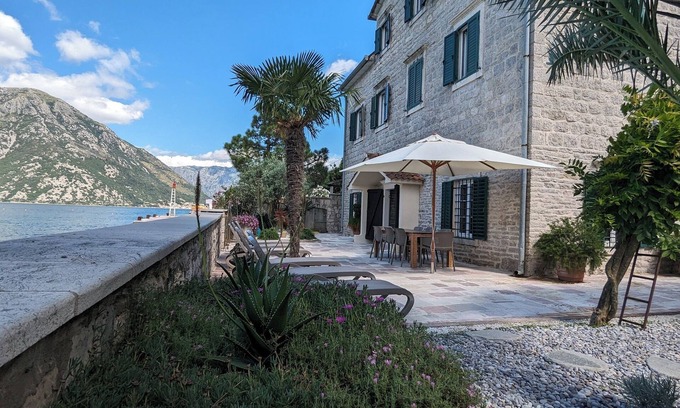 Donja Kostanjica Villa | Seafront Villa TOMA 1865