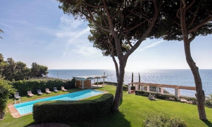 Mataro Villa | Seafront villa with private beach access