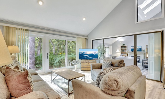 Sea Pines Villa | SeaPines, Completely Remodeled 2022, Pet Friendly, Two bicycles included