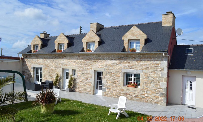 Plouneour-Brignogan-Plages Villa | Seaside house with covered pool (8 people, pets allowed)
