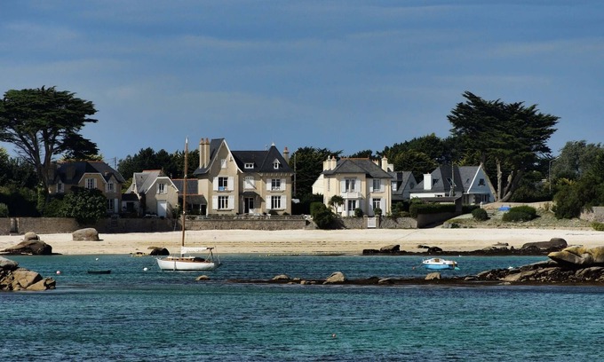 Brignogan-Plage House | Seaside house 50 metres from the beach - enclosed garden - wifi - Brignogan