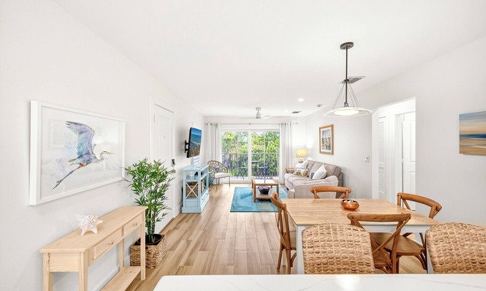 Sanibel Condo | SeaShells Unit 34 - Sanibel 2BR/2BA Condo w/full Kit. Sandy path to Gulf Access