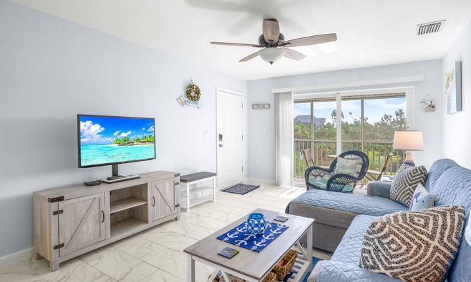 Sanibel Condo | SeaShells Unit 44 – Soothing Coastal 2BR/2BA with Pool & Easy Beach Access