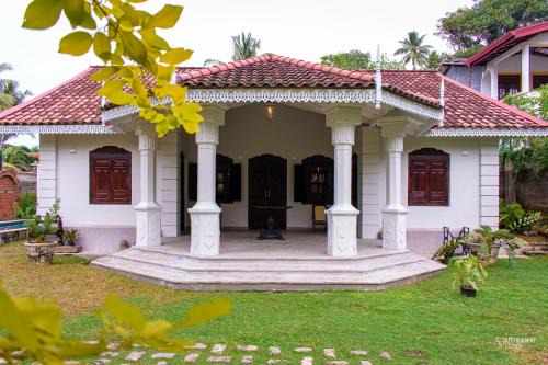 Balapitiya Villa | Seaside 3BR AC Villa with Private Pool