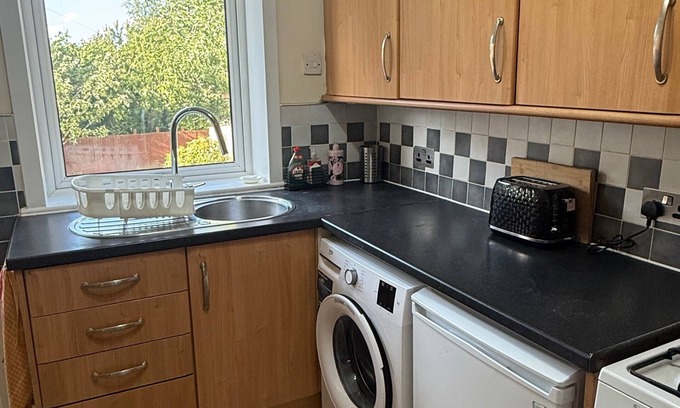 Kirkcaldy House | Seaside Charm at Winifred Crescent