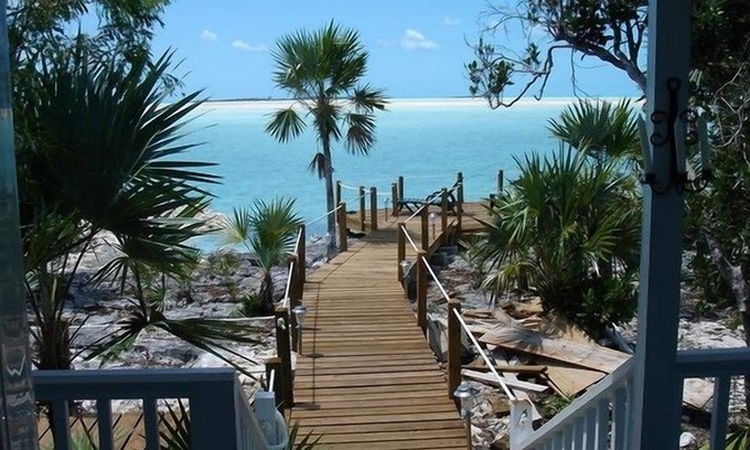 George Town House | Seaside Cottage Seabiscuit – Bonefish Flats w/Ocean Views, Family-Friendly!