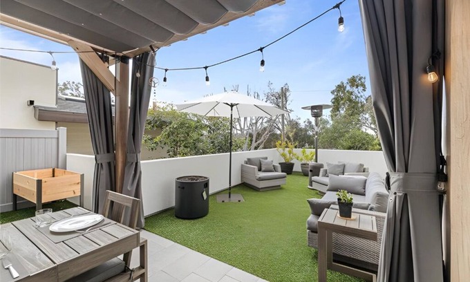 Tree Section House | Seaside Elegance Chic Getaway Near Downtown