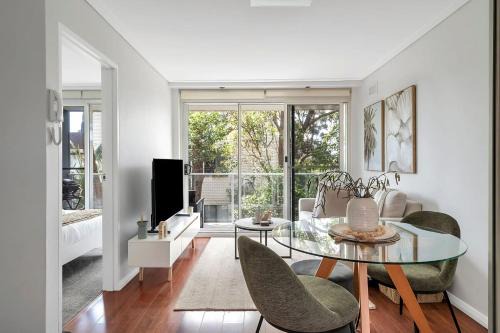 Dee Why Apartment | Seaside Escape Private Balcony BBQ