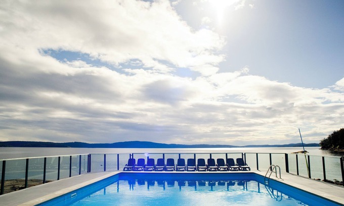 Yellow Point House | Seaside Haven at Inn of the Sea