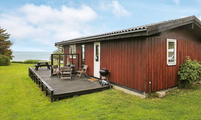 Hoensinge House | Seaside Serenity at Lumsas Retreat-By Traum