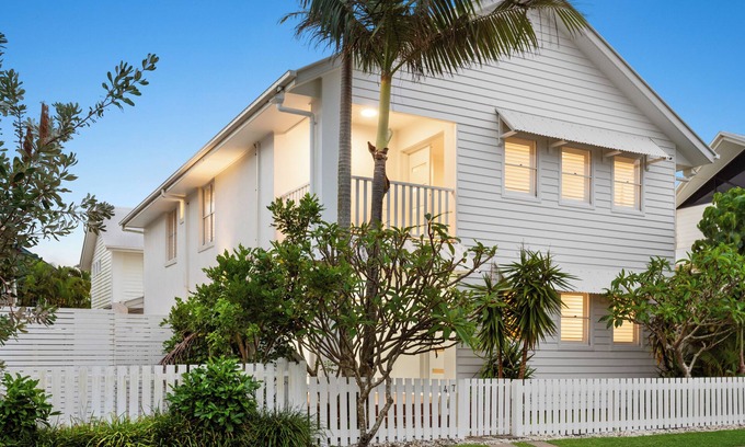 Marcoola House | Seaside Serenity Marcoola: Coastal Retreat