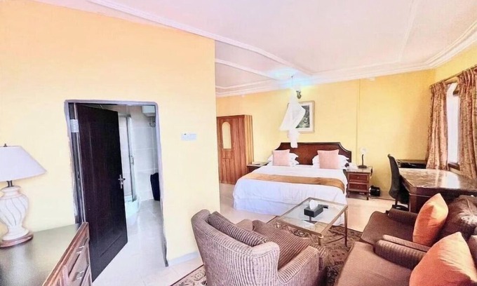 Freetown Hotel | Seaside Suites and Hotel Room #112